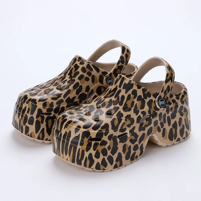 Sapatos femininos com estampa leopardo, antiderrapante, salto alto grosso, sola macia, chinelos de buraco EVA, sandálias de jardim de praia, verão, 8cm