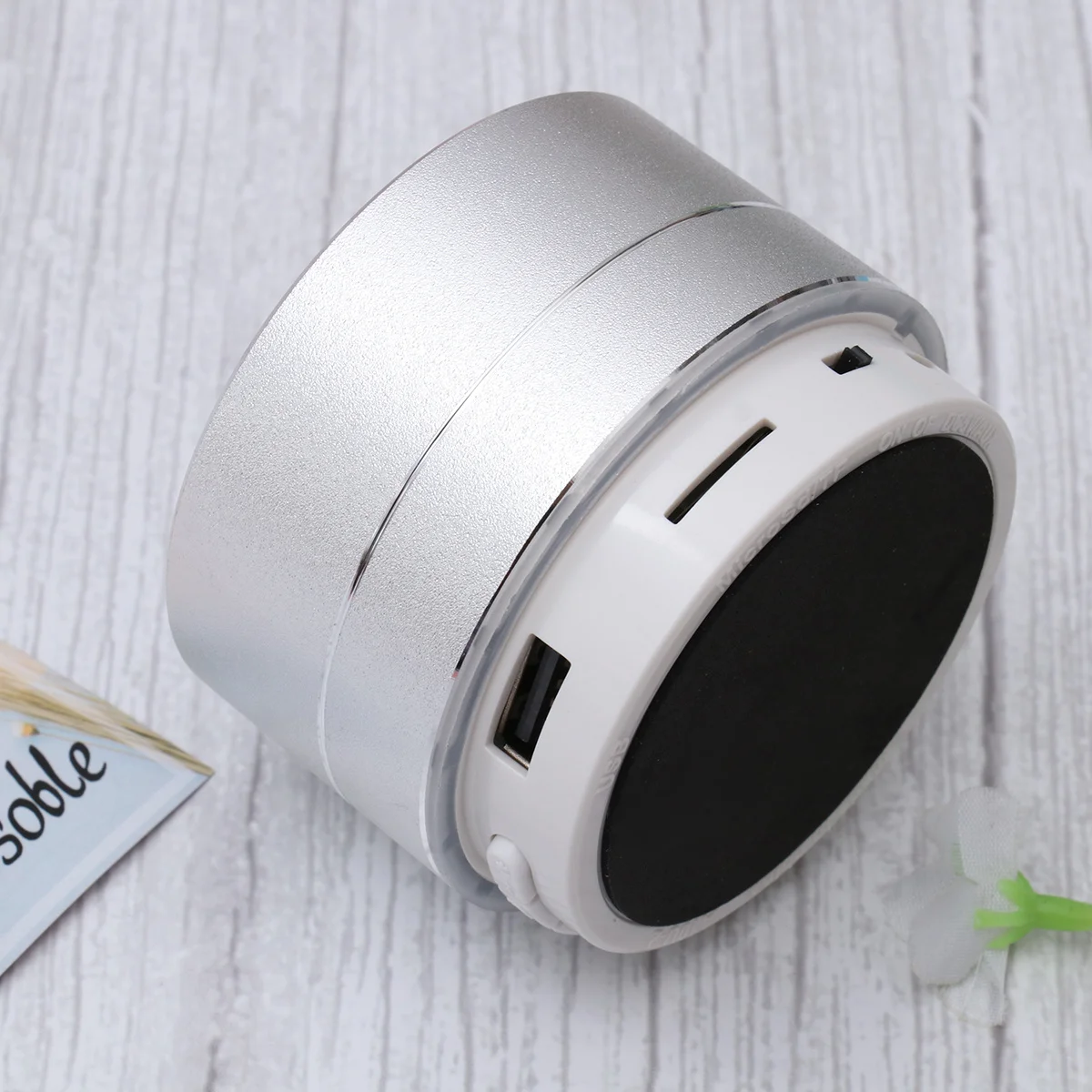 

Wireless Speaker Aluminum Alloy Mini Metal Portable Outdoor Speaker LED Lights Support Fm Radio Stereo Bass