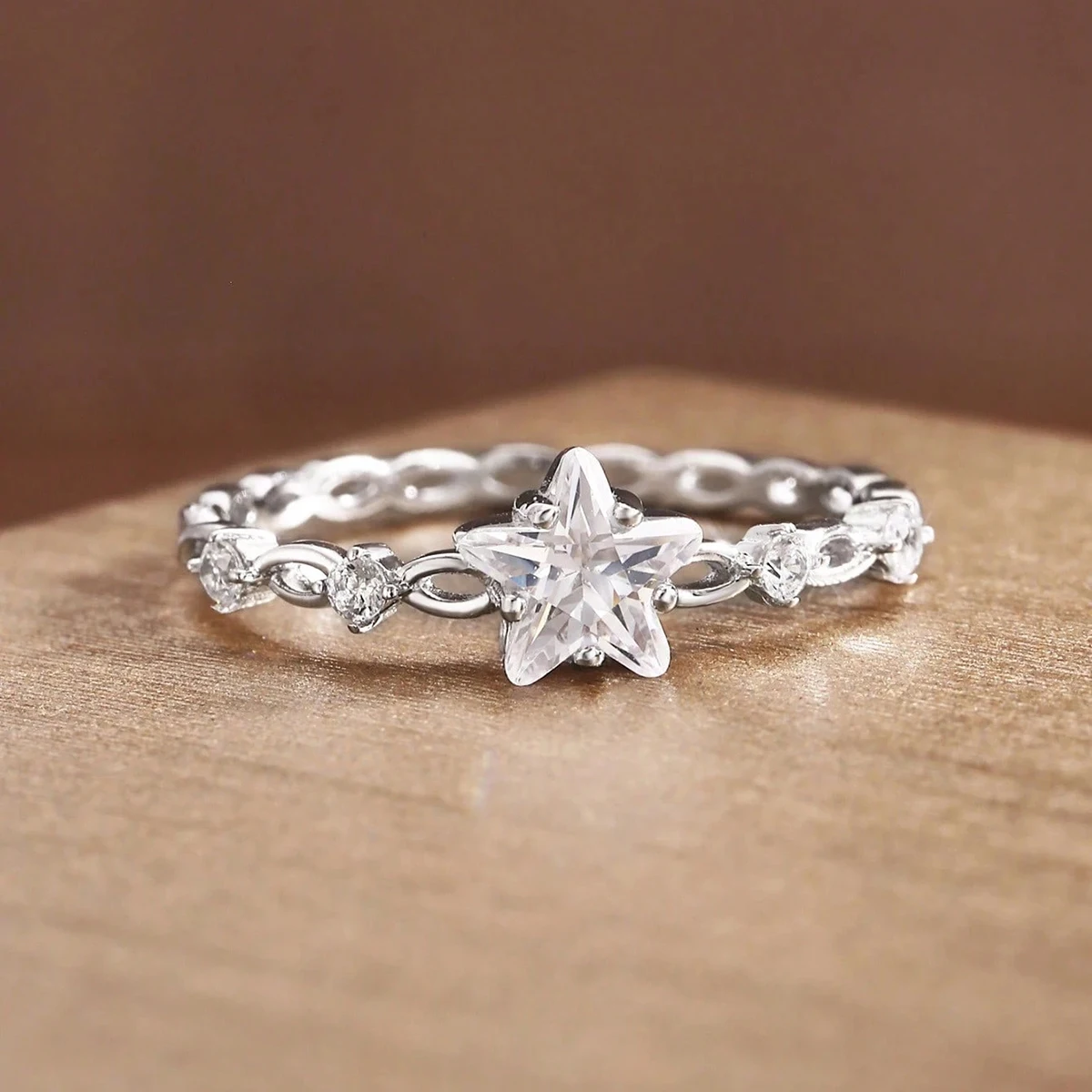 

A piece of 925 silver jewelry featuring zirconium stones, suitable for daily wear and as a gift for your loved one.