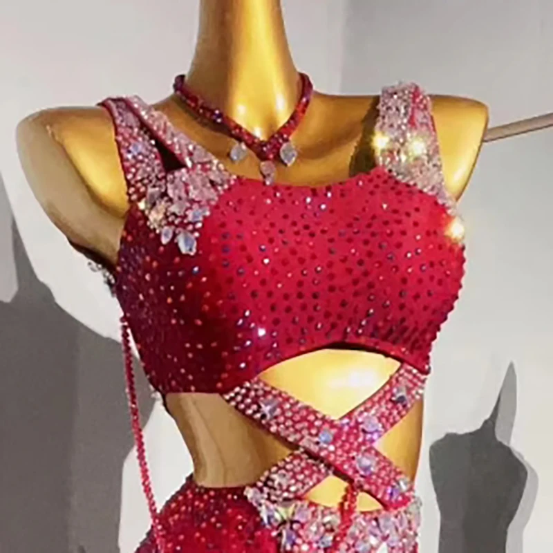 Robe de danse latine haut de gamme personnalisée nouvel an autocollant rouge Super multi-diamant Samba Tango femme adulte scène vêtements professionnels