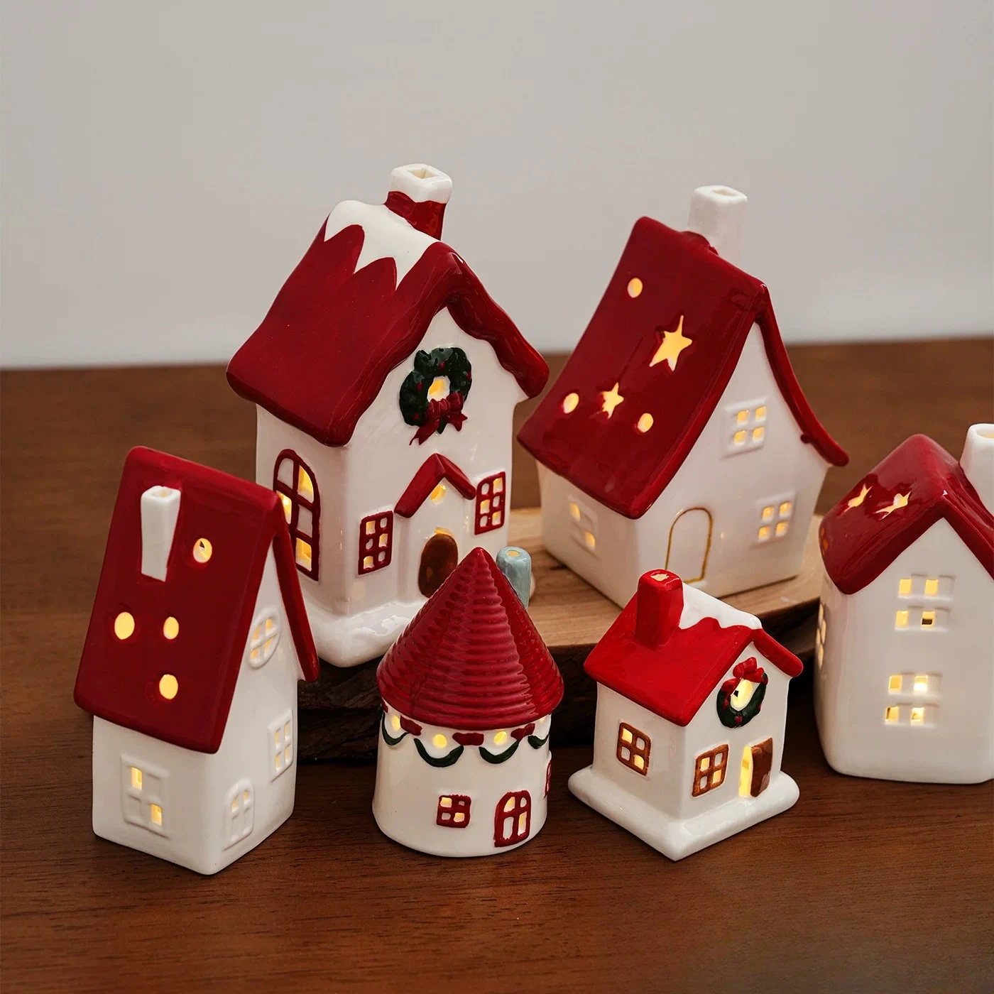 Holiday ceramic small house ornament red and white colored window home ornament ambient light scene arrangement
