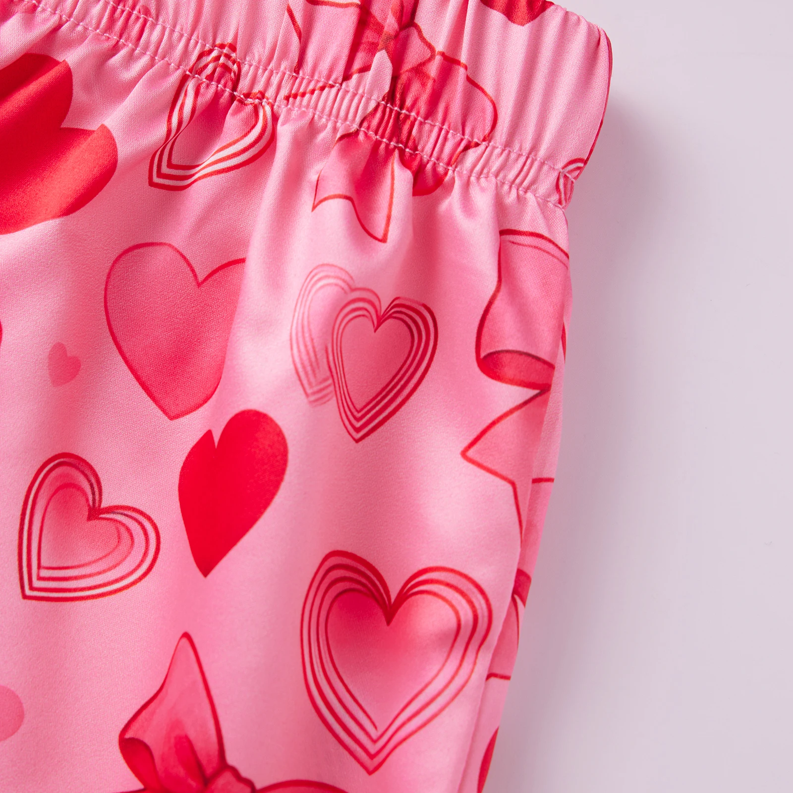 

Одинаковые пижамы ко Дню святого Валентина для пар: топы с длинными рукавами и принтом в виде сердечек, брюки с эластичной резинкой на талии, домашняя одежда, одежда для сна.