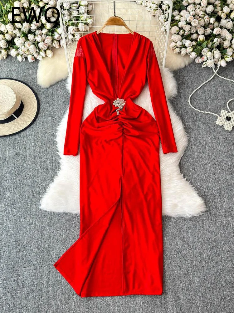 EWQ Luxury Evening Dress Deep V Right Diamond Buckle Slit Red Dresses Female Elegant Party Clothing 2025 Spring New 27X1857