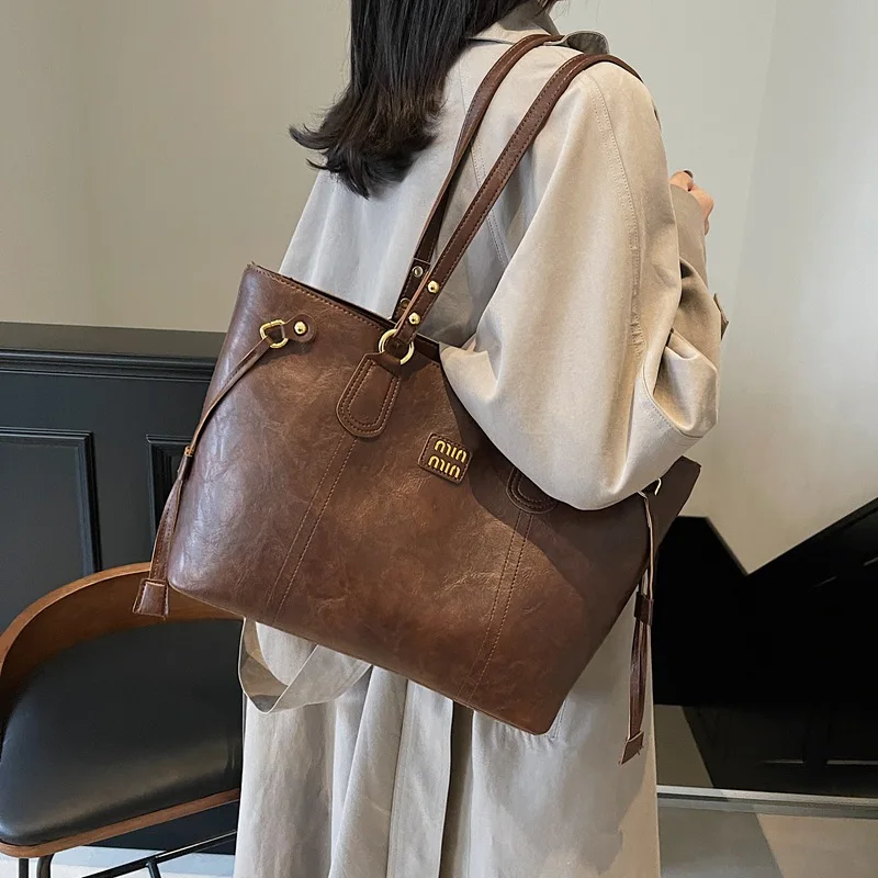 

Vintage Commuter Light Luxury Tote Bag 2025 New Large Capacity Shoulder & Underarm High-End Versatile Hand Carry Bag for Women