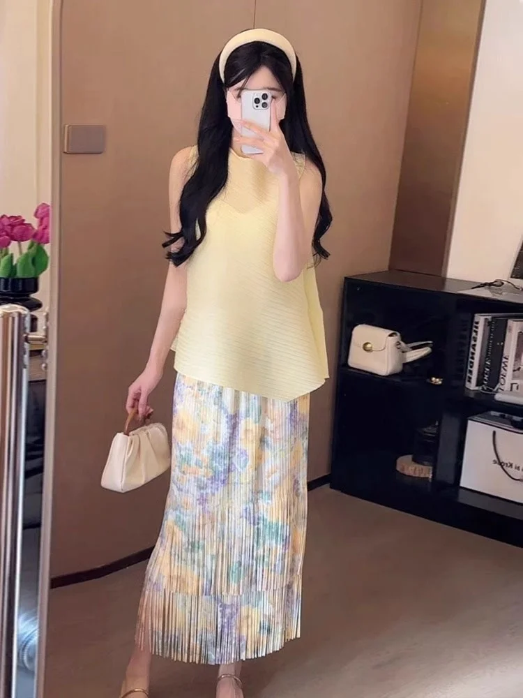 

Элегантный комплект Three Houses: плиссированная юбка с цветочным принтом и бахромой, летний топ без рукавов флуоресцентного желтого цвета, женская повседневная модная одежда