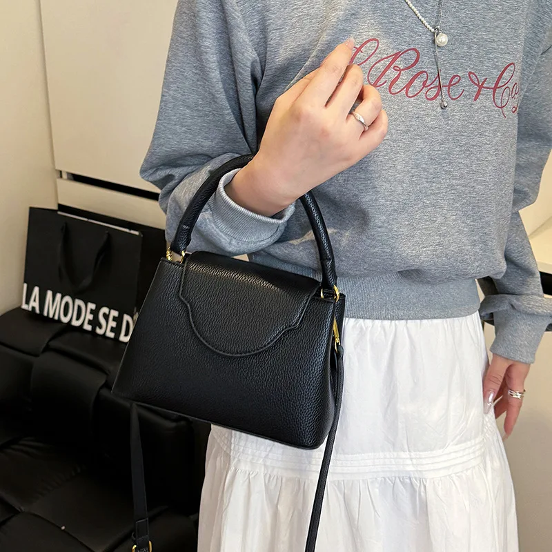 

​2025 New Women's Large Capacity Tote Bag, Luxury Leather Crossbody Purse for Work, Spacious Shoulder Sling, Chic & Versatile​