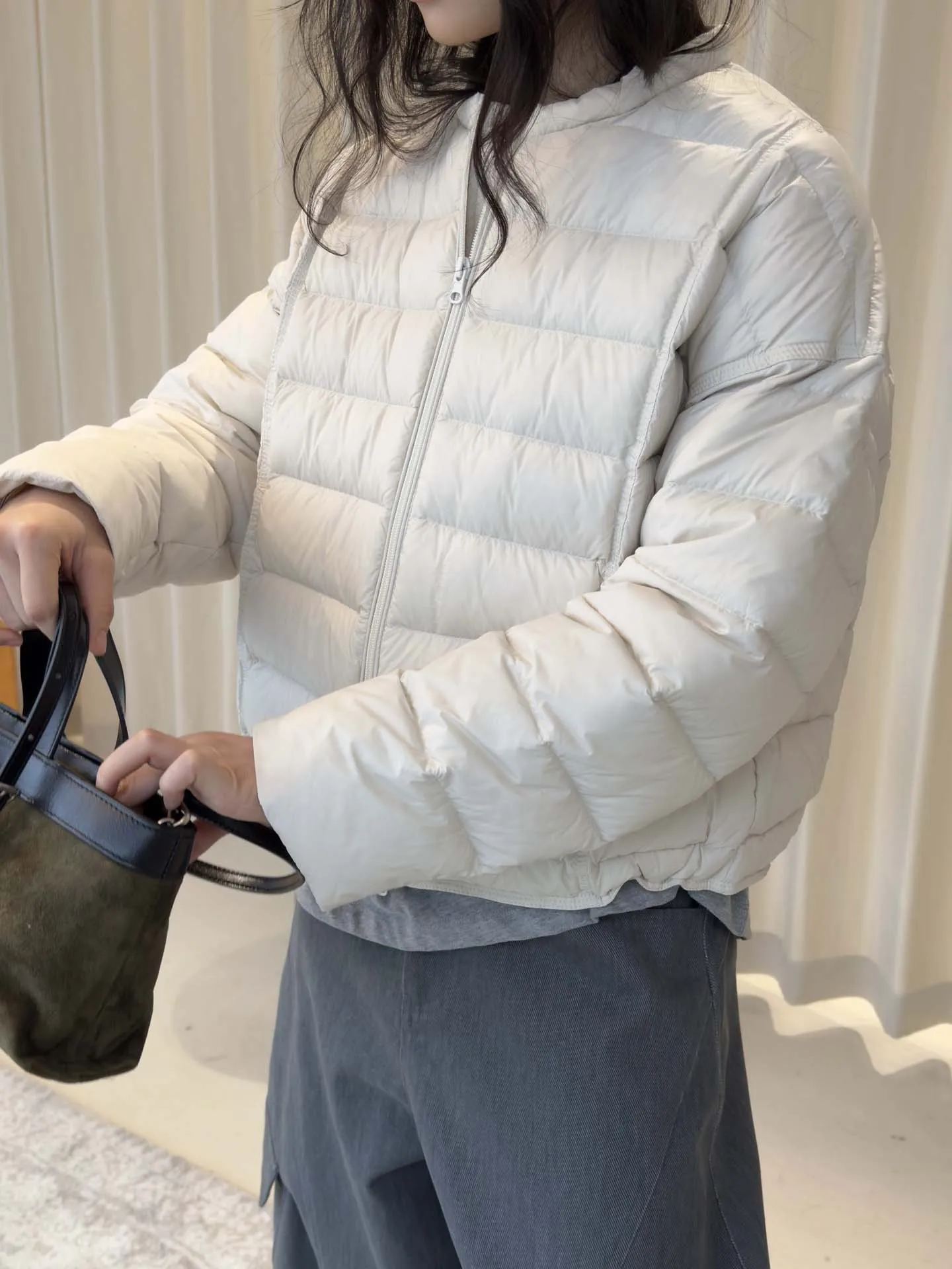 Zimowa kurtka puchowa damska w stylu koreańskim, prosta, codzienna, jednolita, biała, z puchem kaczym, krótka, ciepła.