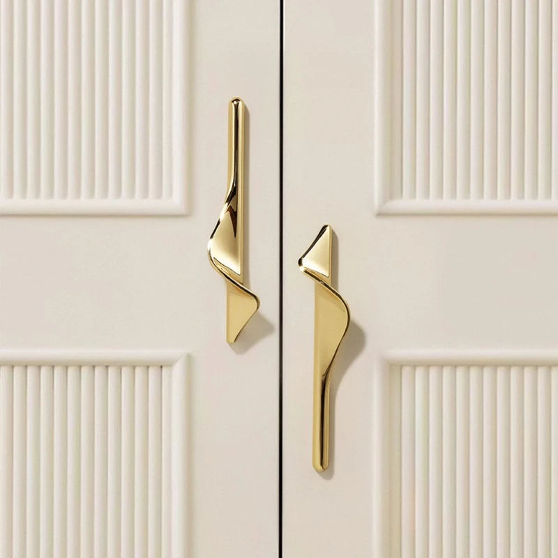 

S-Shaped Artistic Luxury Light Style Wardrobe Door Handles High-End Cabinet Drawer Handles Modern Simple Kitchen Cabinet Handles
