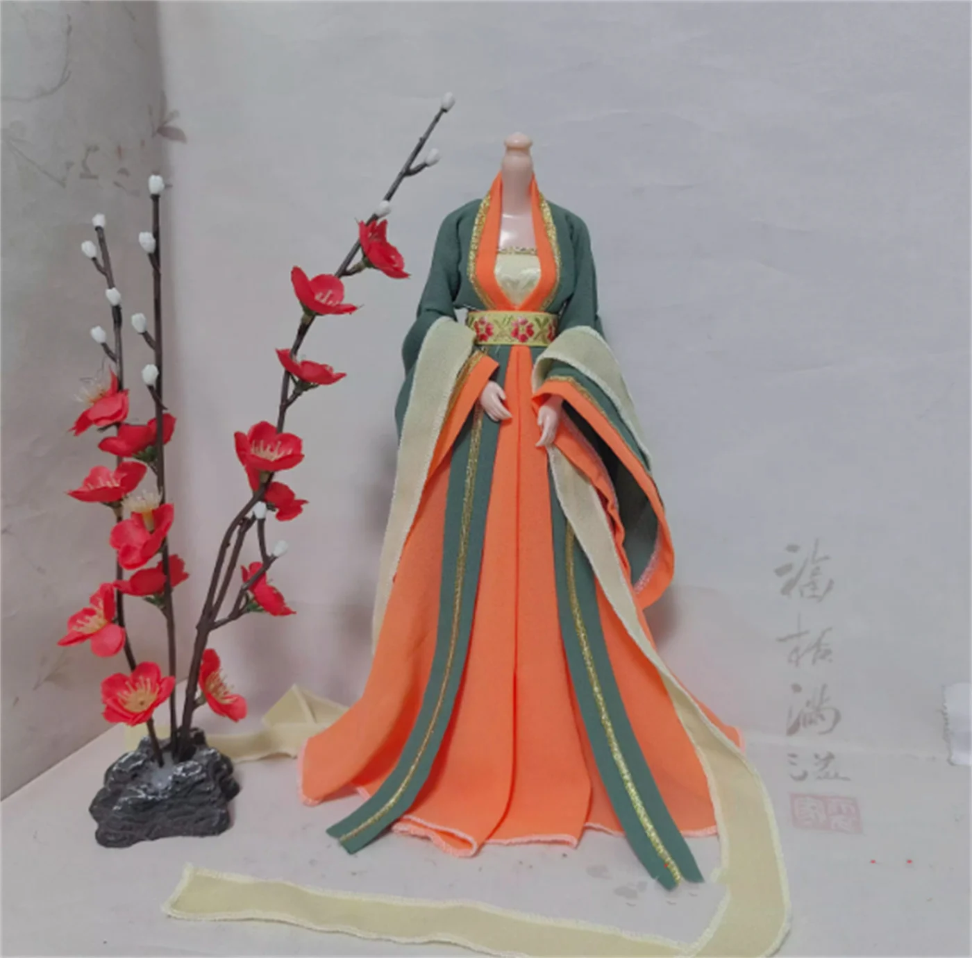 Vestido largo antiguo personalizado, bata de soldado a escala 1/6, Hanfu, traje azul naranja, falda, ropa, modelo apto para soldado, figuras de acción de juguete