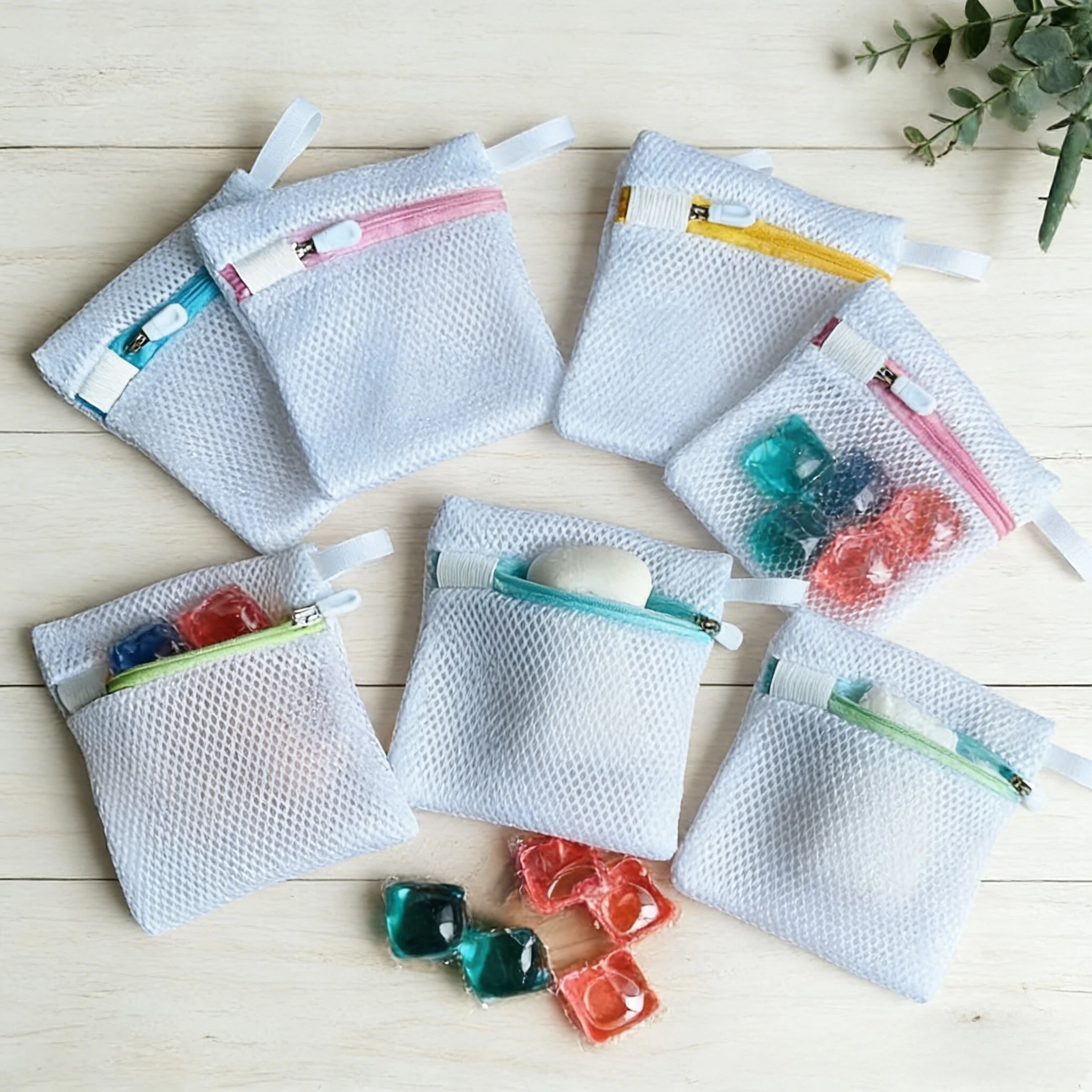 Paquete de 3 Bolsas de Lavandería - Malla de Poliéster Reforzada, Fácil Almacenamiento, Cierre de Cremallera, Ideal para Prendas Delicadas, Diseño Moderno y Minimalista