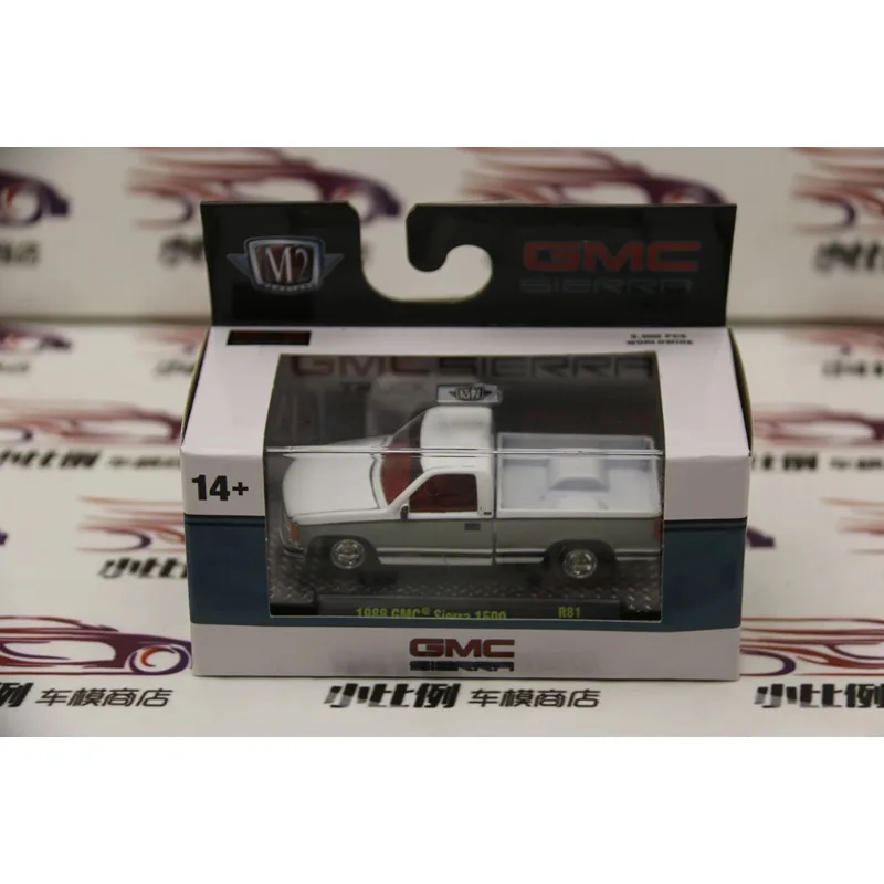 نموذج سيارة مصنوع من خليط معدني مقلد عالي الجودة مجموعة نماذج سيارة ثابتة حلي جديدة تمامًا مع عبوة نموذج سيارة مقلد