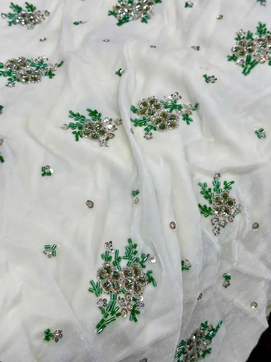 

Синий и красный изысканный шелковый бархатный ткань для вышивки бисером для ногтей, жилет Cheongsam, ткань для куртки, ткань для одежды