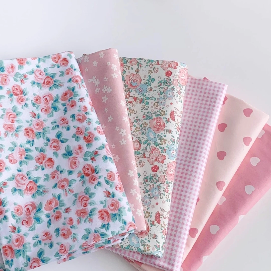 Kleiner rosafarbener Baumwoll-Twill-bedruckter Nähstoff, handgefertigter DIY-Stoff, Herstellung von Bettwäsche, 160 x 50 cm