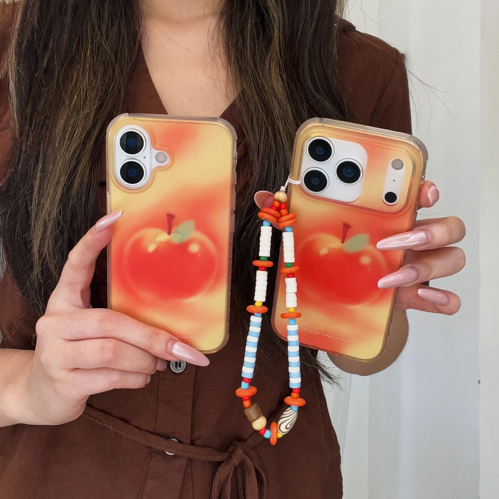내구성 있는 레트로 그라데이션 사과 패턴 비즈 끈이 달린 아이폰 17 16 15 14 13 프로 맥스용 폰 케이스