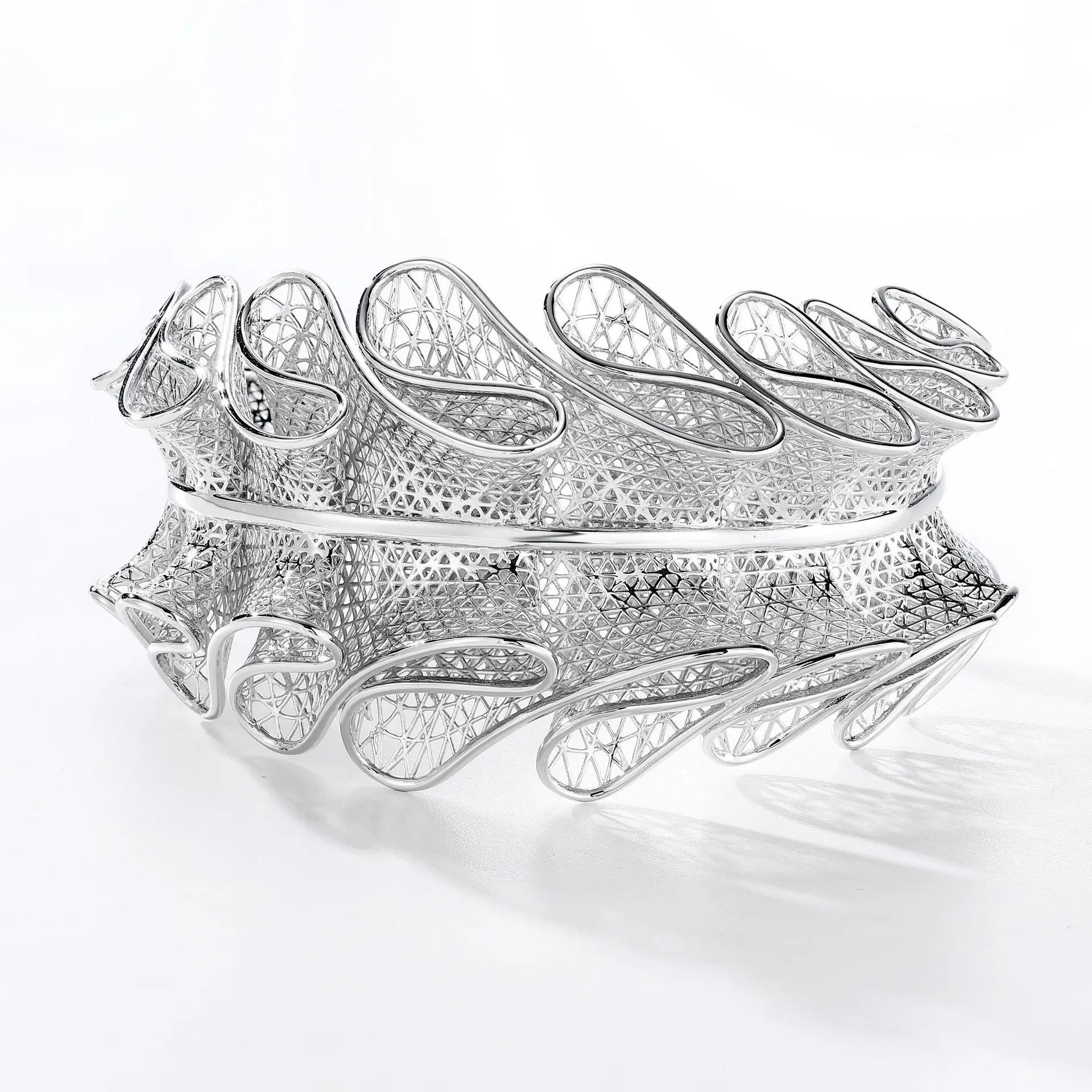 Personalized exaggerated hollow fashion design, irregular bracelet for women, luxury open‑style jewelry