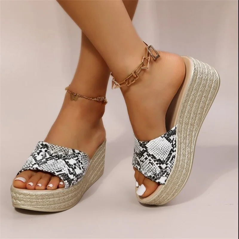 Summer Round Toe Wedge Thick Sole Casual Fashion Sexy Comfortable Fish Mouth Women\'s Sandals Snake Pattern Pantuflas De Mujer