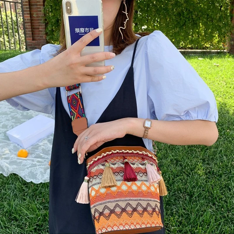 

New Vintage National Women's Bag Tassel Ethnic Handwoven Crossbody Bag Hippie Sling Shoulder Bags For Ladies Small Handbag 2023