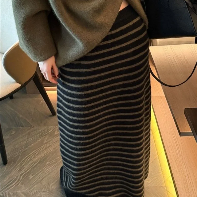 

Thickened Colorblock Striped Knit Midi Dress Women'S 2025 Winter New Arrival European Fashion Bodysuit Skirt