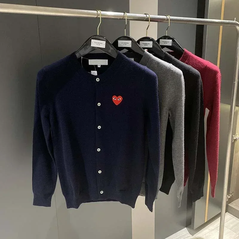 ¡Novedad de otoño-invierno de 2024! Suéter de corazón para pareja Abrigo de lana Inspirado en celebridades Cárdigan de punto Unisex, Kawakubo