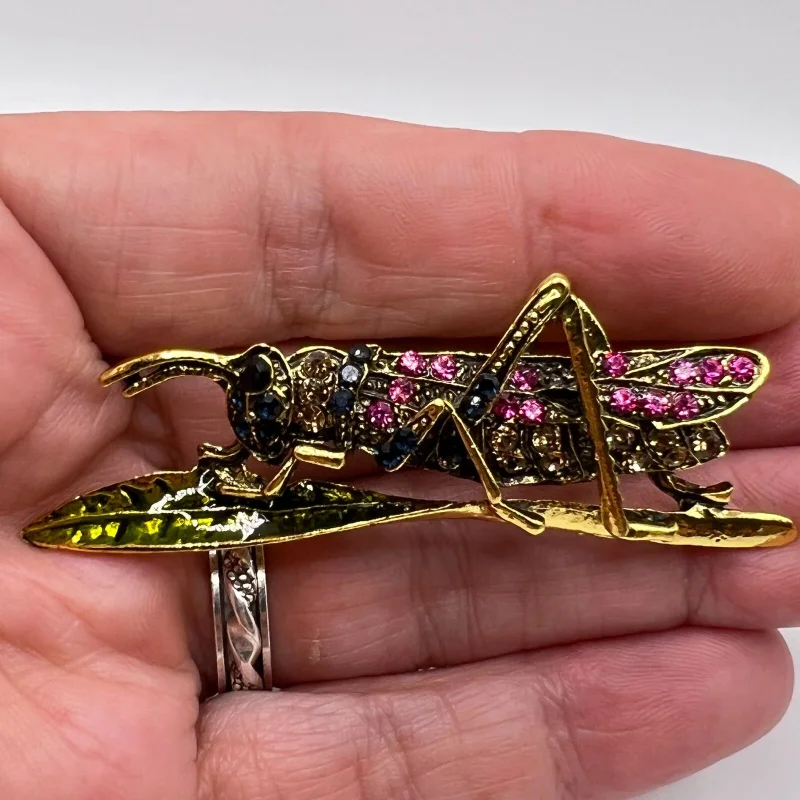 Women's Vintage Grasshopper Brooch Party Jewelry Cute Insect Brooch Pin Coat Accessories High Quality Gift