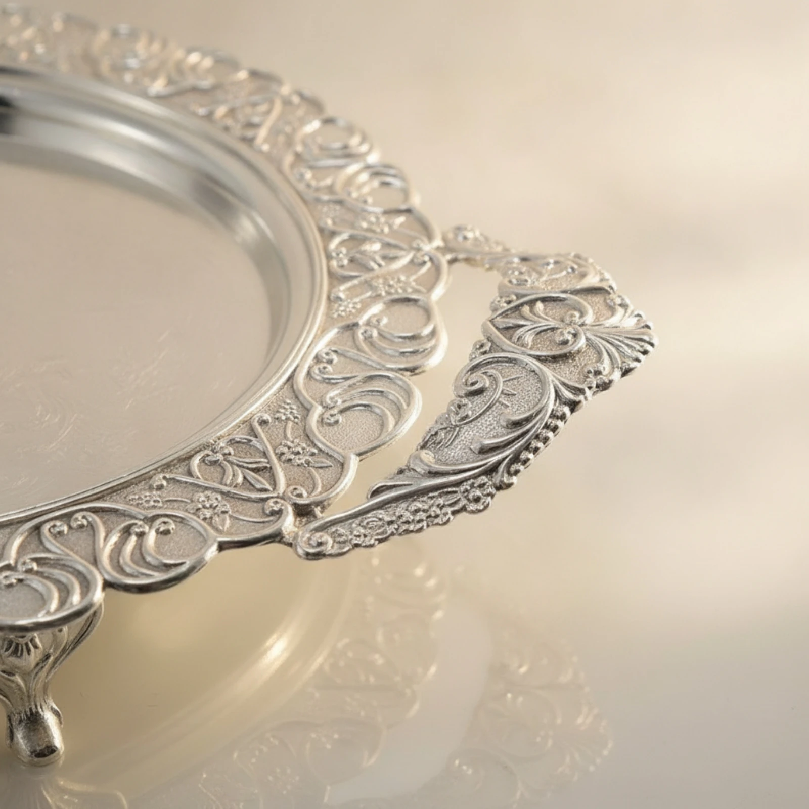 Serving Platter with Feet Elegant Serving Platter with Handles Oval Tray with Handles Vintage-Style Tableware Polished for Hosts