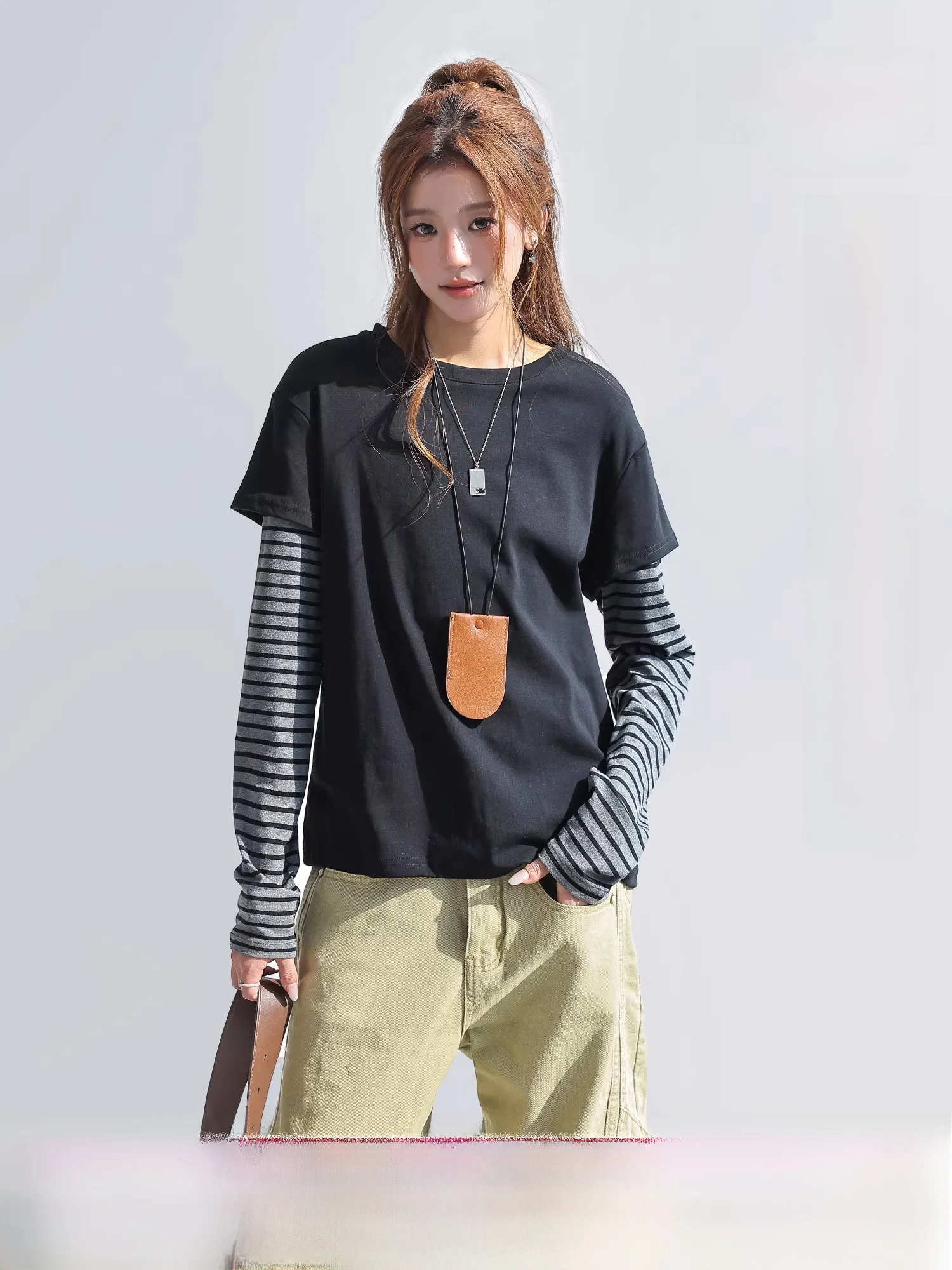 

Женская футболка Slim Fit с полосатыми вставками и эффектом двухслойности, с длинным рукавом, из хлопкового бленда, весенняя, с укороченным рукавом, с умеренной шириной плеч