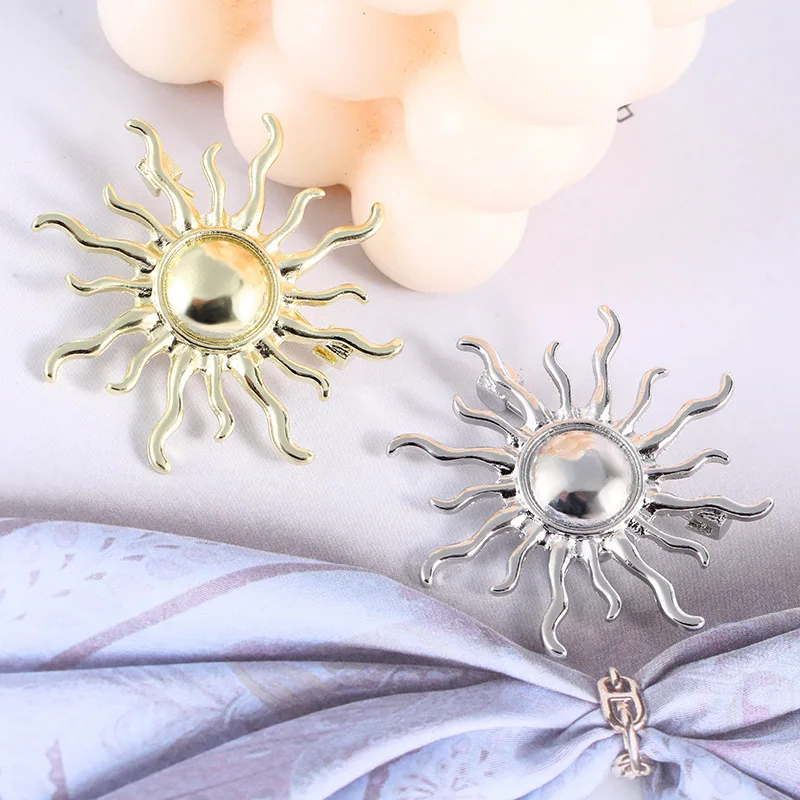 Vintage Sunflower Brooch Gold Silver Brooches For Women Men Stylish Suit Lapel Pin Daily Wear Clothing Decoration Jewelry Gift