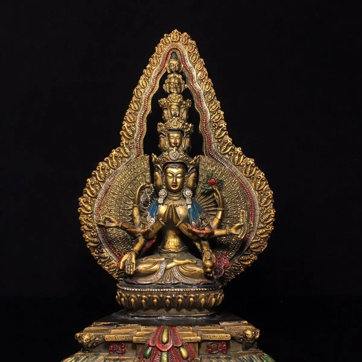 Seiko pure copper painted thousand-handed Guanyin Bodhisattva Buddha statue is 28 cm high and 17 cm wide, weighing about 1.6 kg