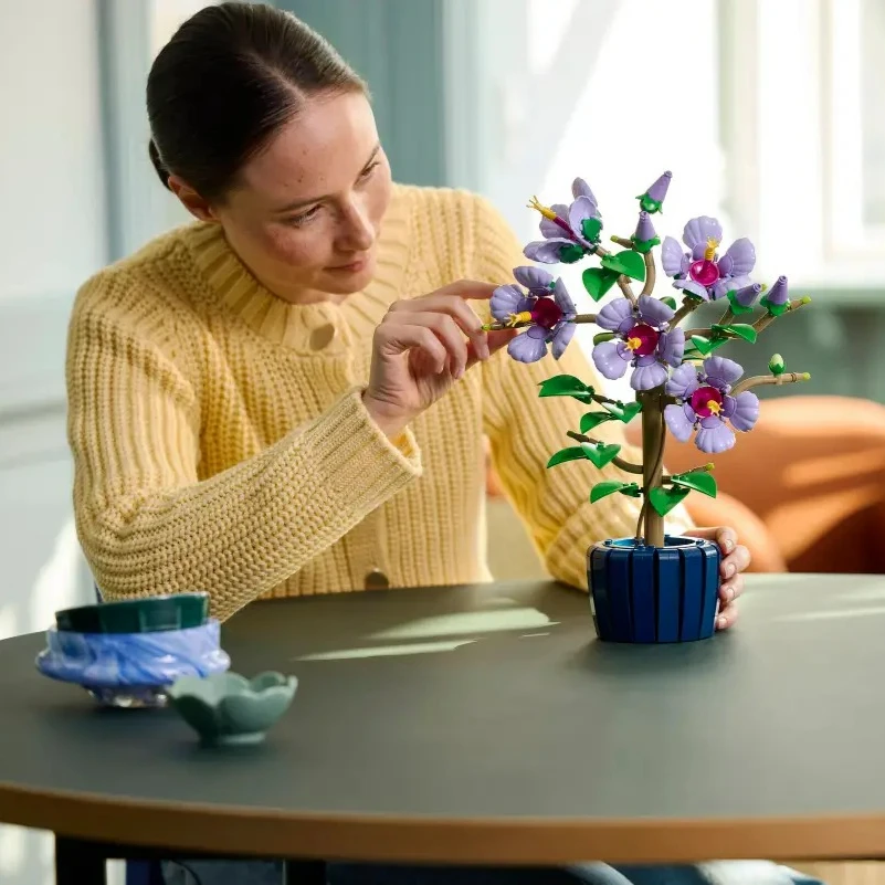 LEGO® Botanicals Hibiscus (10372: A Realistic, Calming Build for