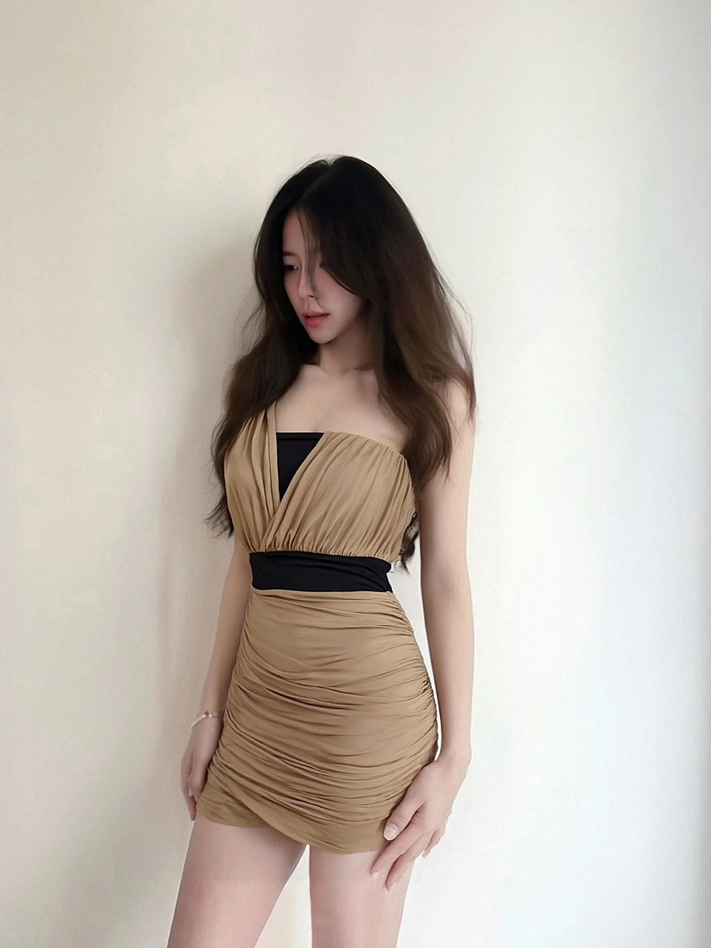 

Allure Light Luxury Style Color Block Contrast Neckline Short Dress Women's Fashion Spring Season High Waist Slim Fit A-Line ...