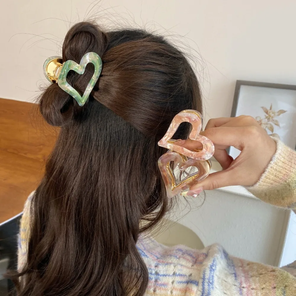

Korean Elegant Hollow Love Heart Hair Claw Clip for Women Girl Sweet Cute Shark Clip Temperament Hair Accessories