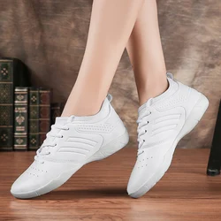 Chaussures de danse pom-pom girl pour enfants et femmes, souliers de fitness, d'aérobic, de jazz, de sport, à la mode, blanches, pour filles et garçons