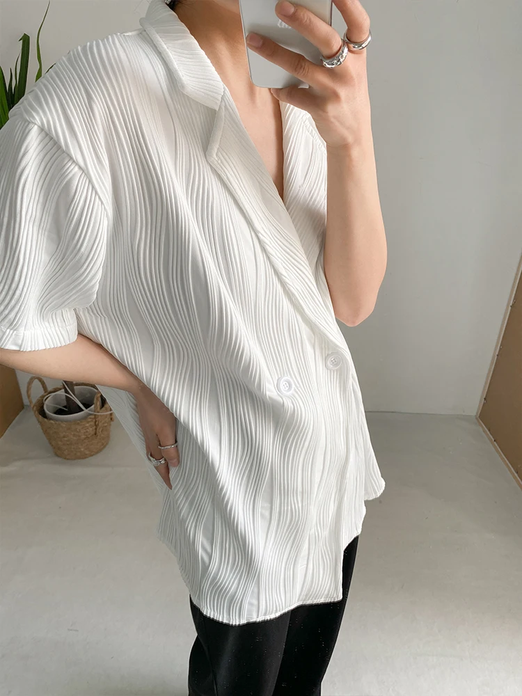 [EAM] Women White Pleated Elegant Big Size Blouse New Lapel Short Sleeve Loose Fit Shirt Fashion Tide Spring Summer 2024 1DF0381