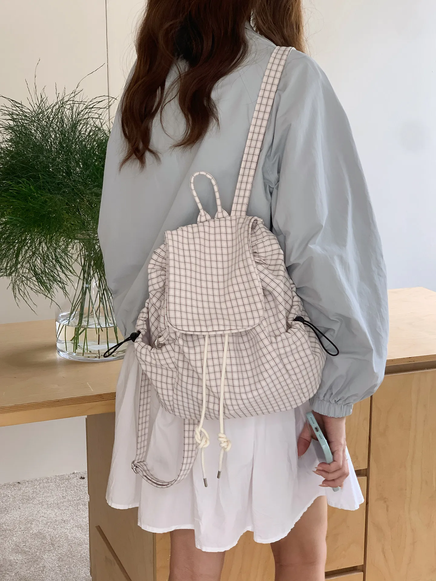 mochila-casual-de-gran-capacidad-diseno-a-cuadros-nylon-doble-asa-con-cordon-versatil-ligera-estilo-retro-para-jovenes