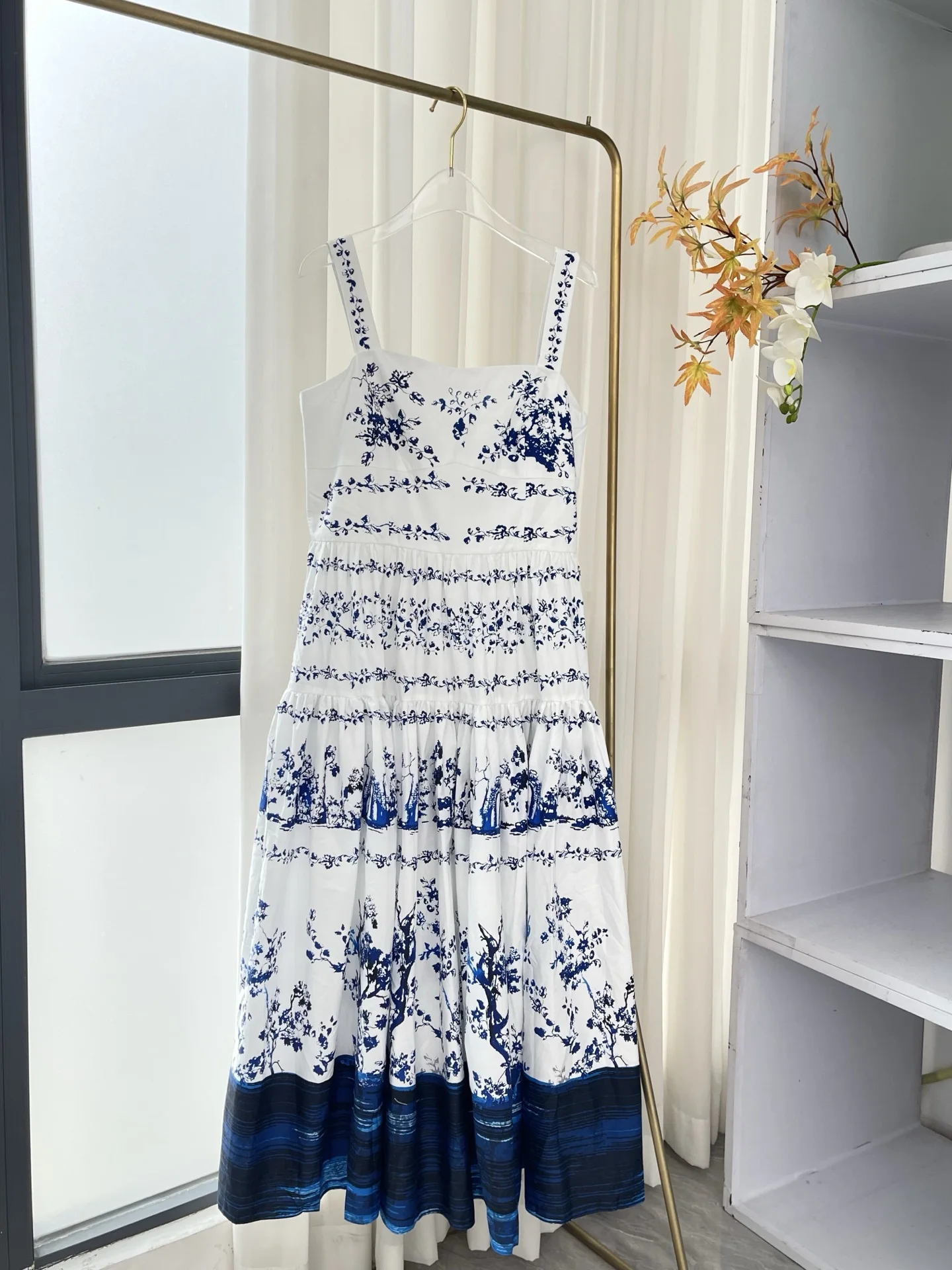 

2025 New Beautiful White Blue Floral Print Pleat Square Collar Midi Dress