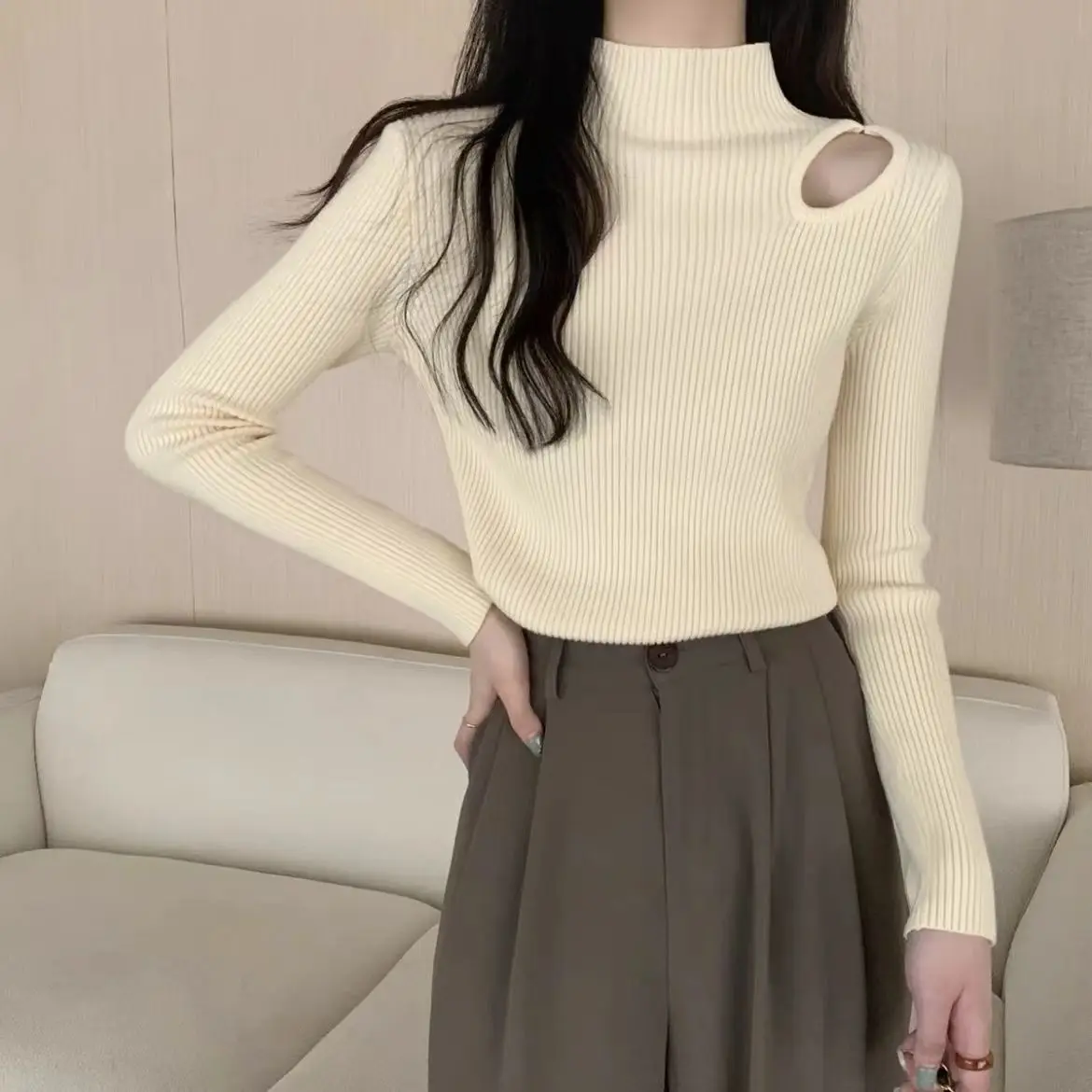 เสื้อสเวตเตอร์ไหมพรมสีขาวทรงเข้ารูปสำหรับผู้หญิง เสื้อไหมพรมคอเต่าแขนยาวแบบใหม่ เสื้อไหมพรมผู้หญิง เสื้อถัก Q1780