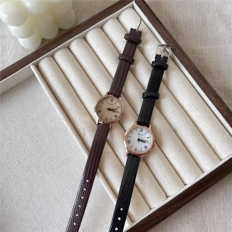 Montre à quartz rétro légère pour étudiantes coréennes, cadran compact, exquis, luxe, niche, senior, fouet de simplicité, tempérament