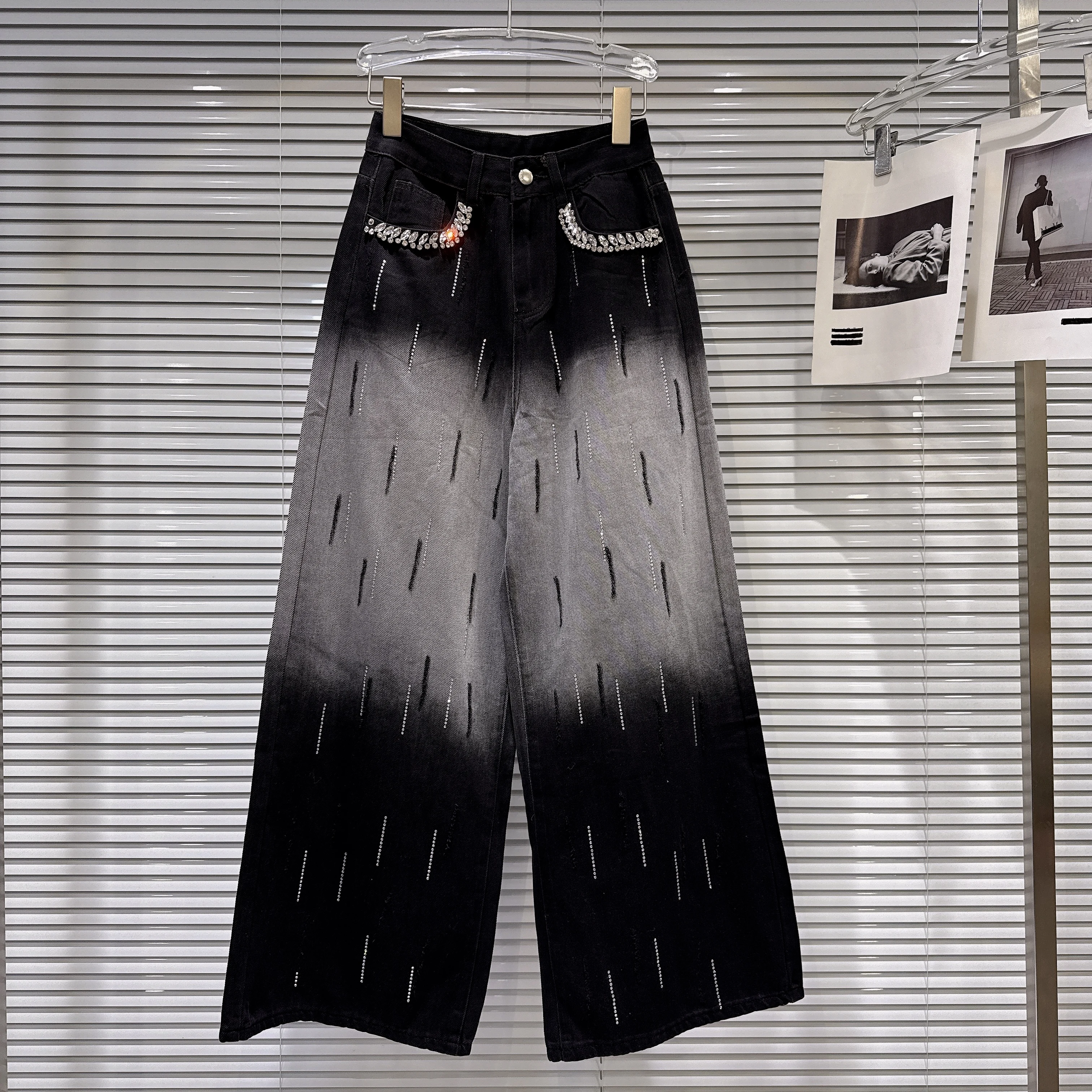 

Осень 2024, новая уличная мода, шипы со стразами, потертые градиентные потертые широкие джинсы, тренд для женщин