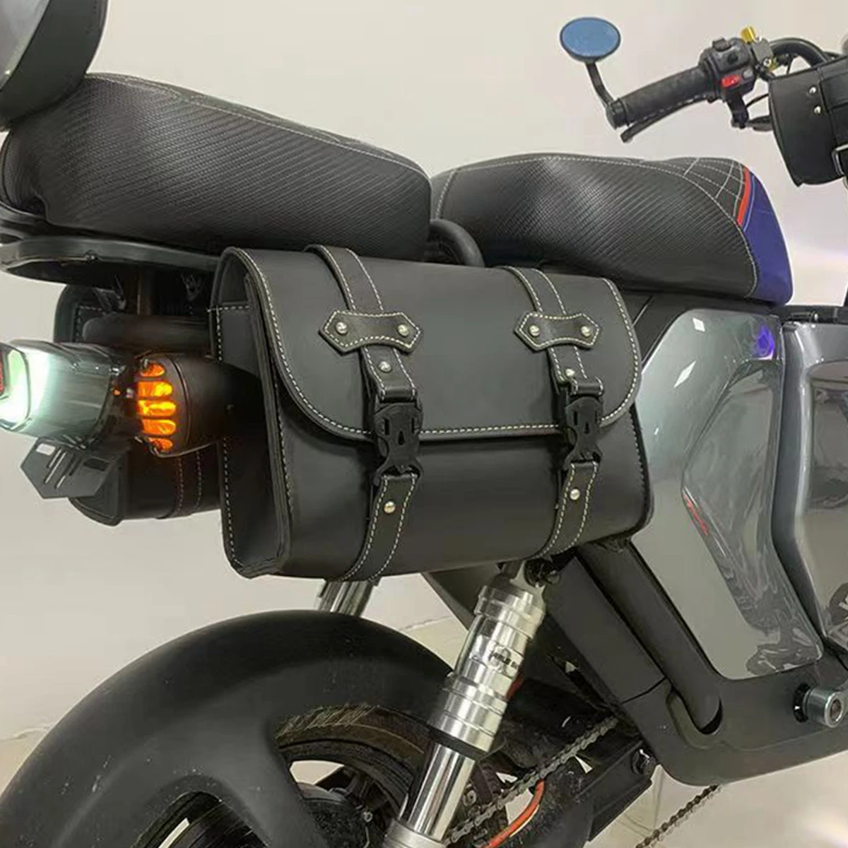 Moto Saddlebag Model Side PU Leather Luggage Saddle Bag Storage Tool Pouch For Harley Sportster XL883 XL1200 Universal XL 883