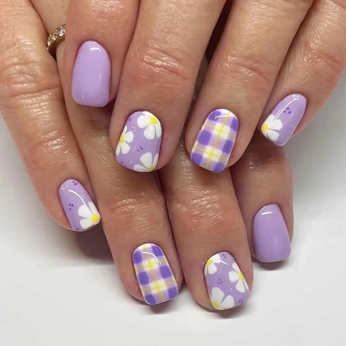 

24PCS Sweet Purple Flowers French False Nails with Glue Simple White Daisy Plaid Patterns Short Square Press on Nails Full Cover