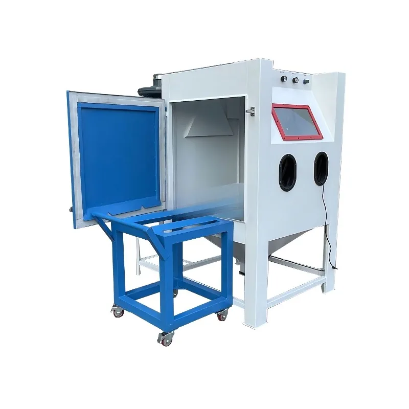 

Heavy-duty large molds are sandblasted for rust removal, and welding parts are polished.