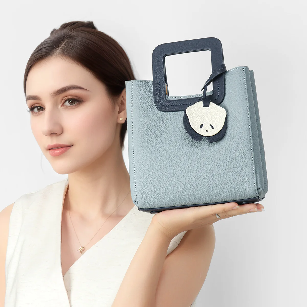 

Fashion Blue Cowskin Tote 2025 New Women's Handbag Simple High-end Niche Design Crossbody Shoulder Bag Leather Capacity Shopper