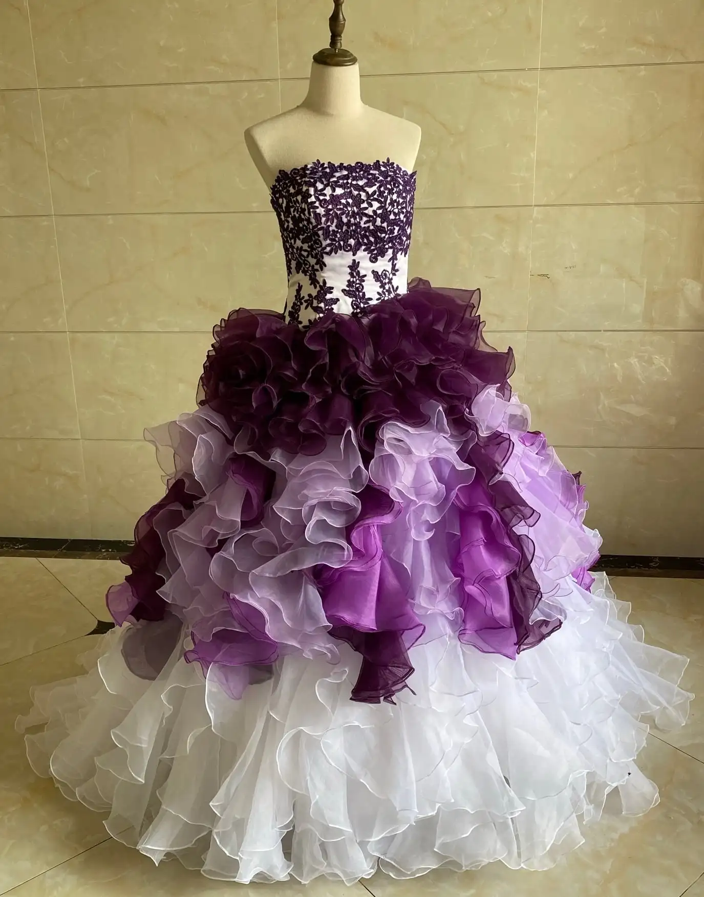 Strapless Tiered Organza Wedding Dresses For Women Purple And White Long Puffy Bridal Gowns Lace Appliques Robe Customized