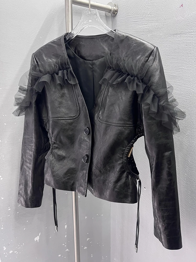 Lautaro Giacca primaverile in pelle patchwork di pizzo nero corto da donna con scollo a V profondo scavato in vita Abiti Emo di design di lusso