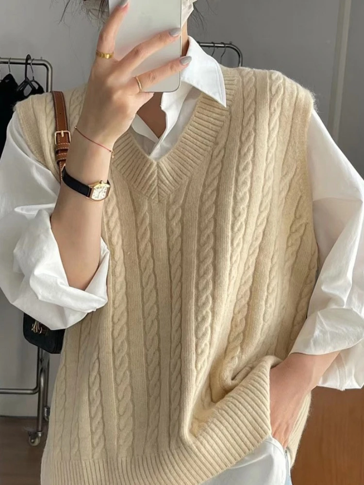 2025 V-neck Sleeveless Knitted Vest Women Vintage Solid Pullovers Cable Sweaters Korean Retro Vest Spring Autumn Loose Tank Tops