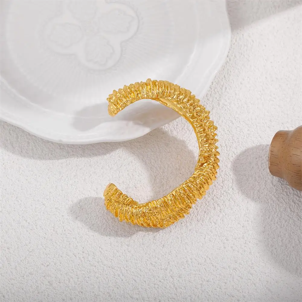 الهيب هوب روك الحمم محكم مكتنزة افتتاح الإسورة متعدد الطبقات المعادن تويست 18K مطلية بالذهب سوار مقاوم للماء مجوهرات اليد الفريدة