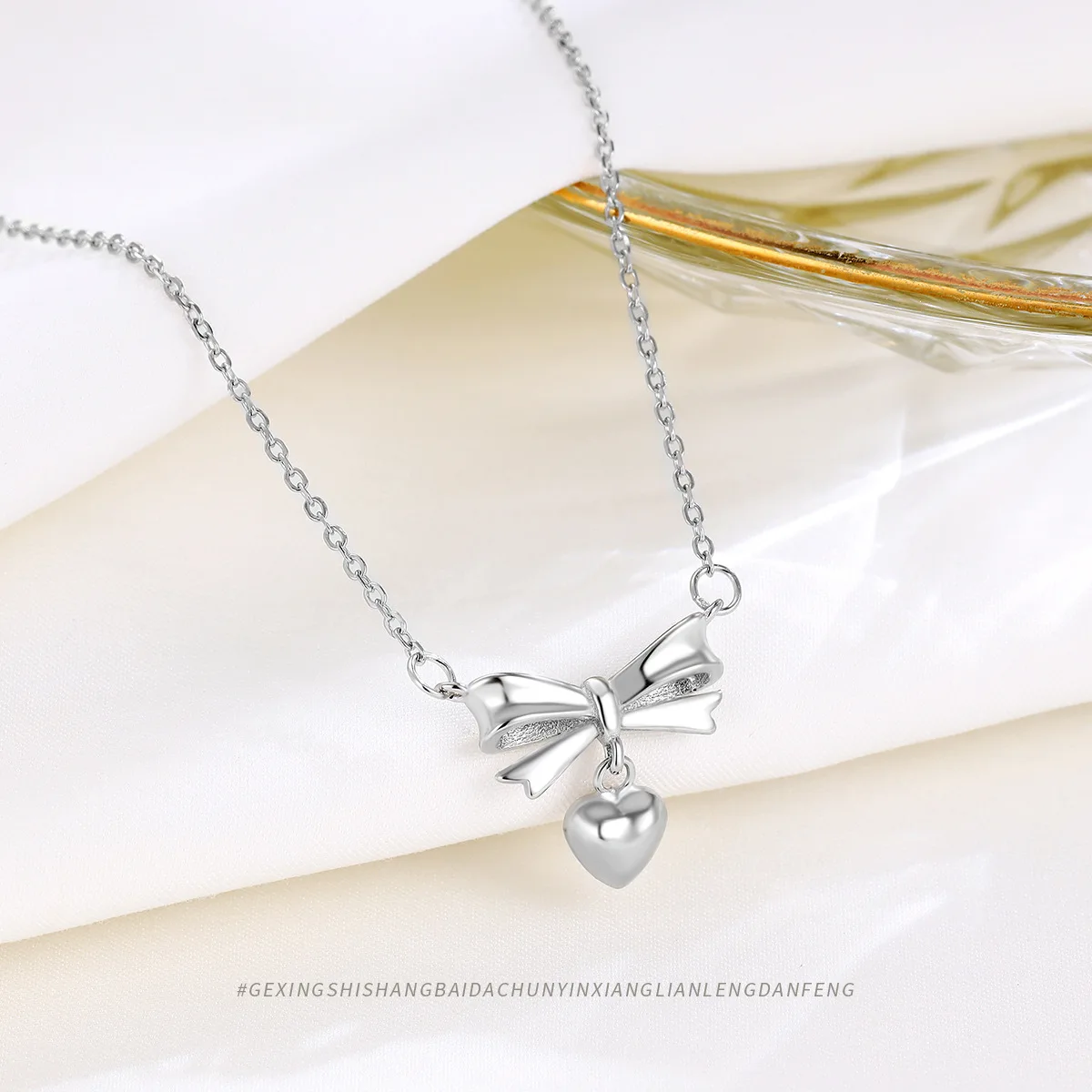 Fashionable s925 Sterling Silver Love Heart Bow Knot Necklace, Ideal Gift for Women in Summer