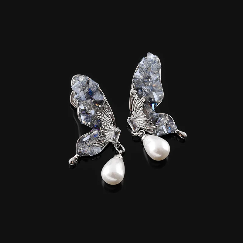 2023 New Crystal Butterfly Earhole Free Mosquito Incense Plate Ear Drops Pearl Earrings Temperament Female Gift Wholesale