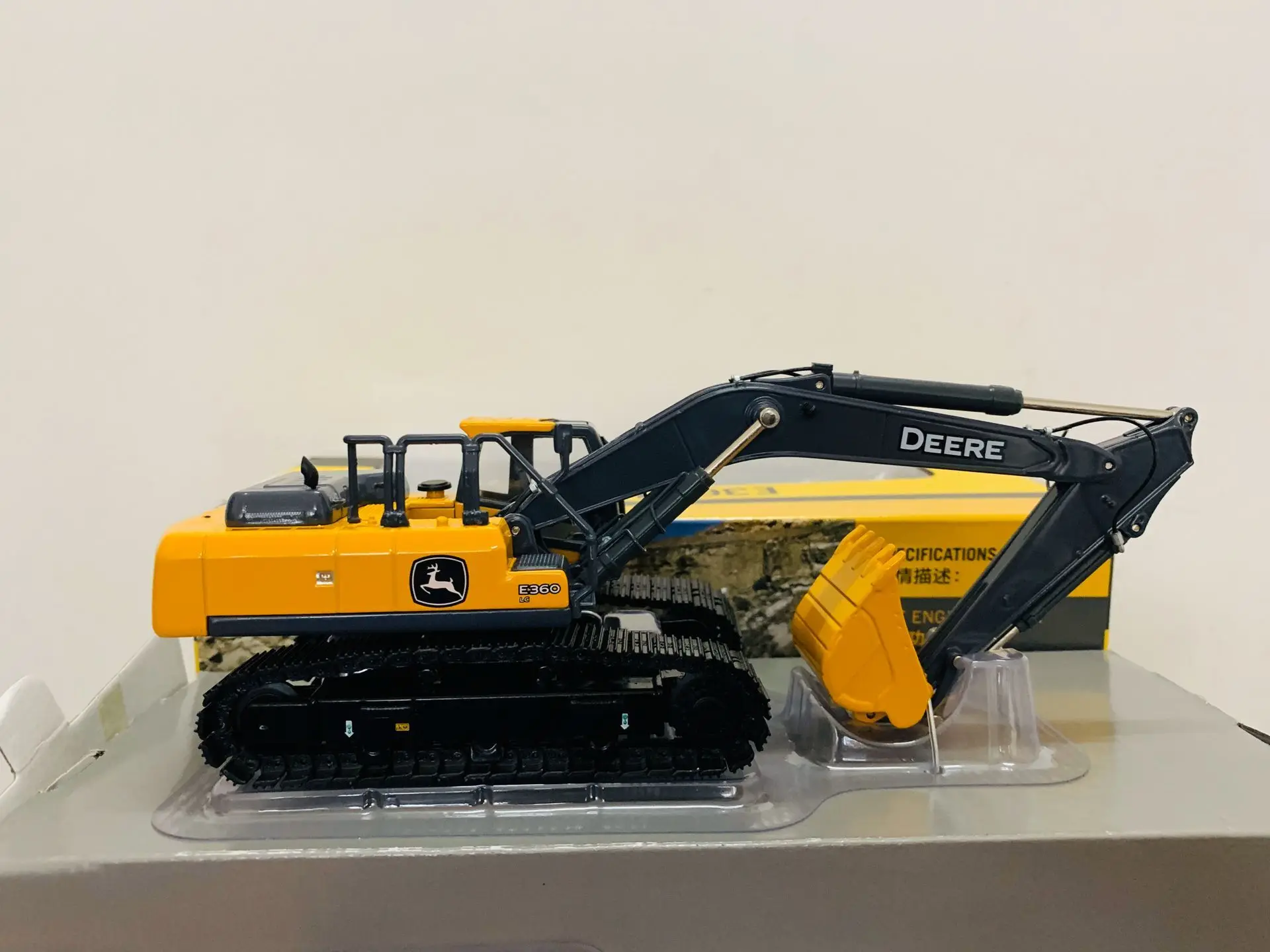 E360 LC Excavator Metal Tracks 1:50 Scale DieCast Model New in Box