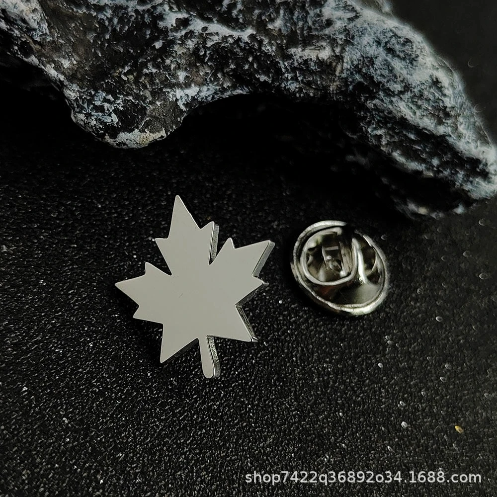 Personalized Maple Leaf Brooch Classic Pairing With Suit Stainless Steel Material Suitable For Party Gifts
